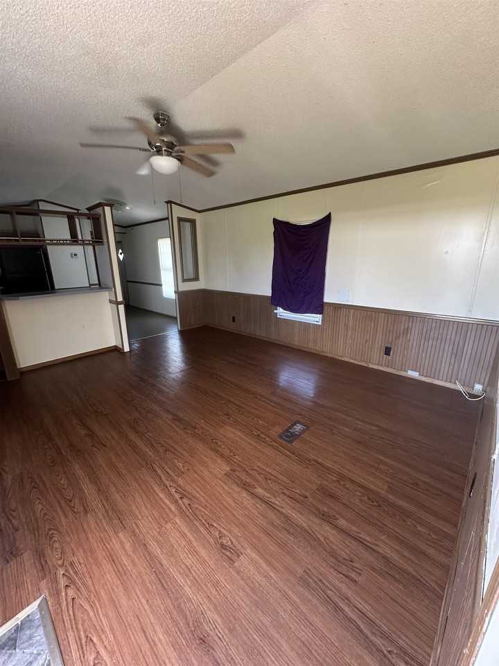 142B Roy St - Photo 3 of 16