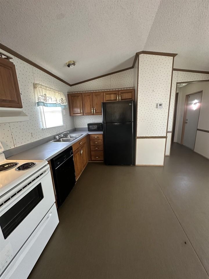 142B Roy St - Photo 5 of 16
