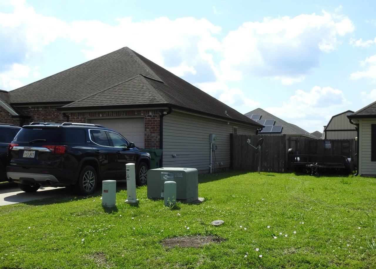 107 Essence Ave - Photo 2 of 25