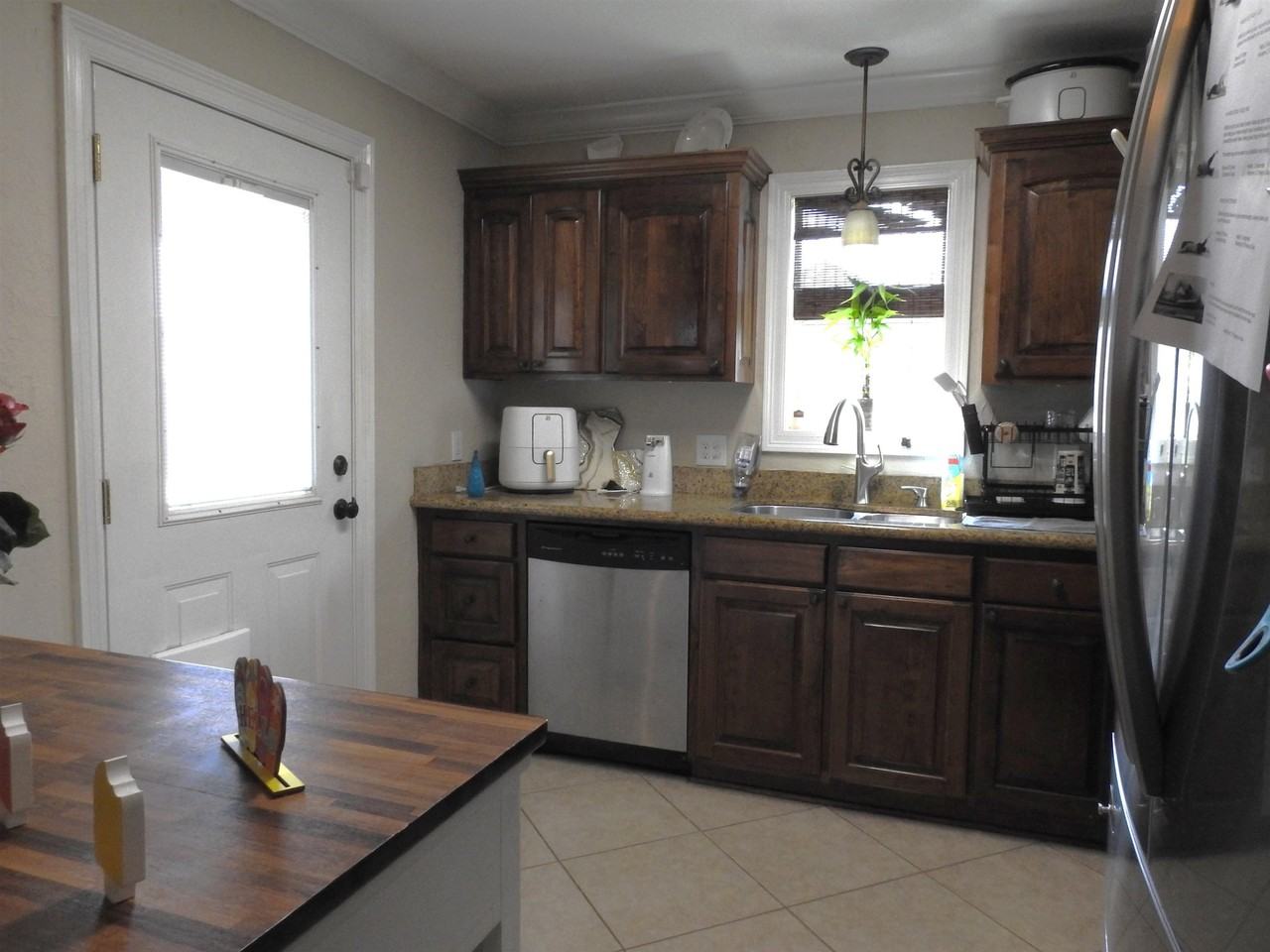 107 Essence Ave - Photo 6 of 25