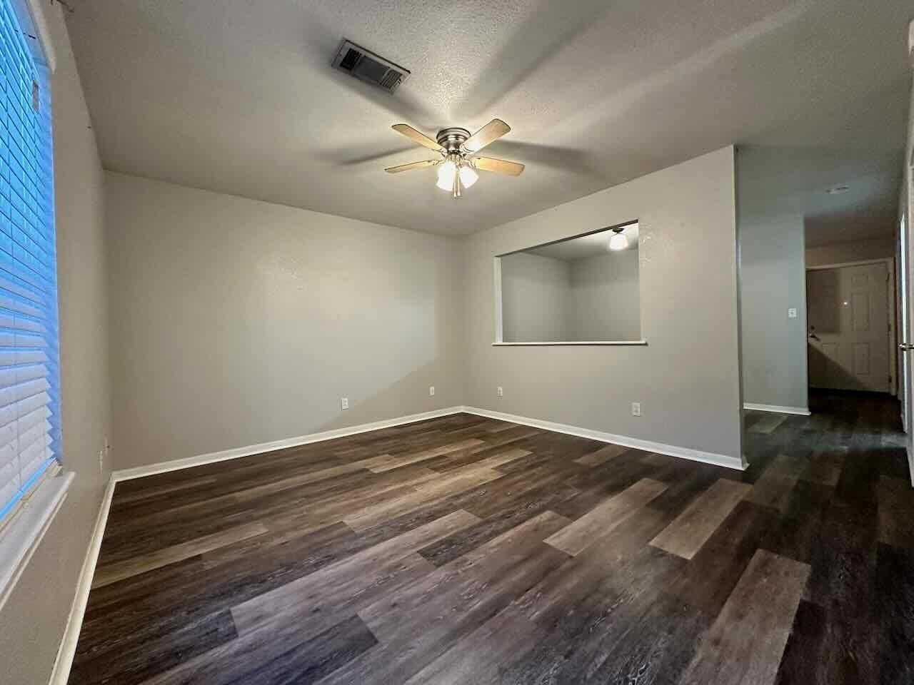 527 N Village Creek Pkwy - Photo 4 of 17