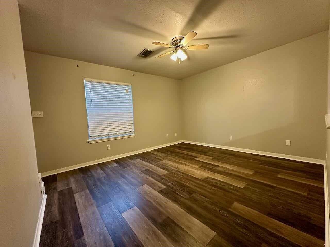 527 N Village Creek Pkwy - Photo 5 of 17