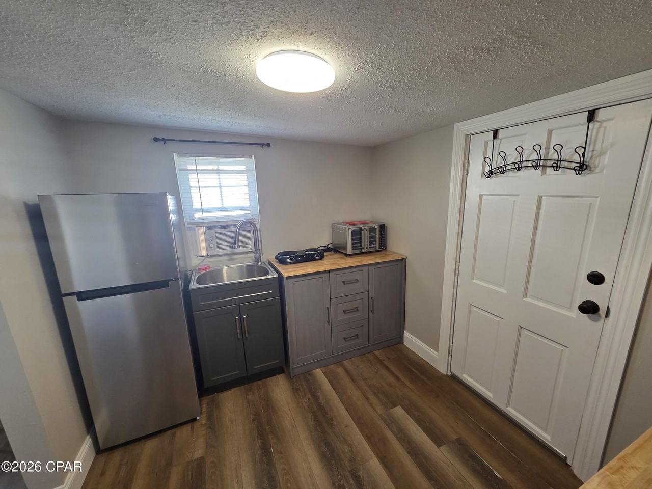 1525 Oak Ave #B - Photo 3 of 11