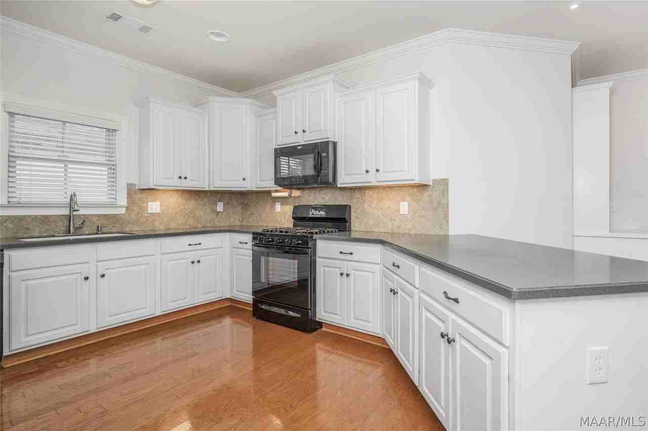 5540 Ash Grove Cir - Photo 7 of 31