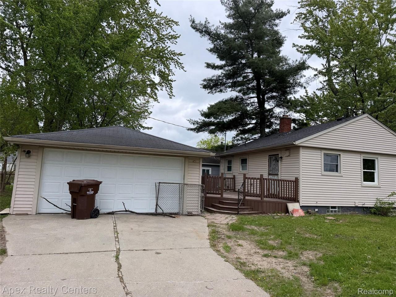 32370 Carlisle Pkwy - Photo 2 of 2