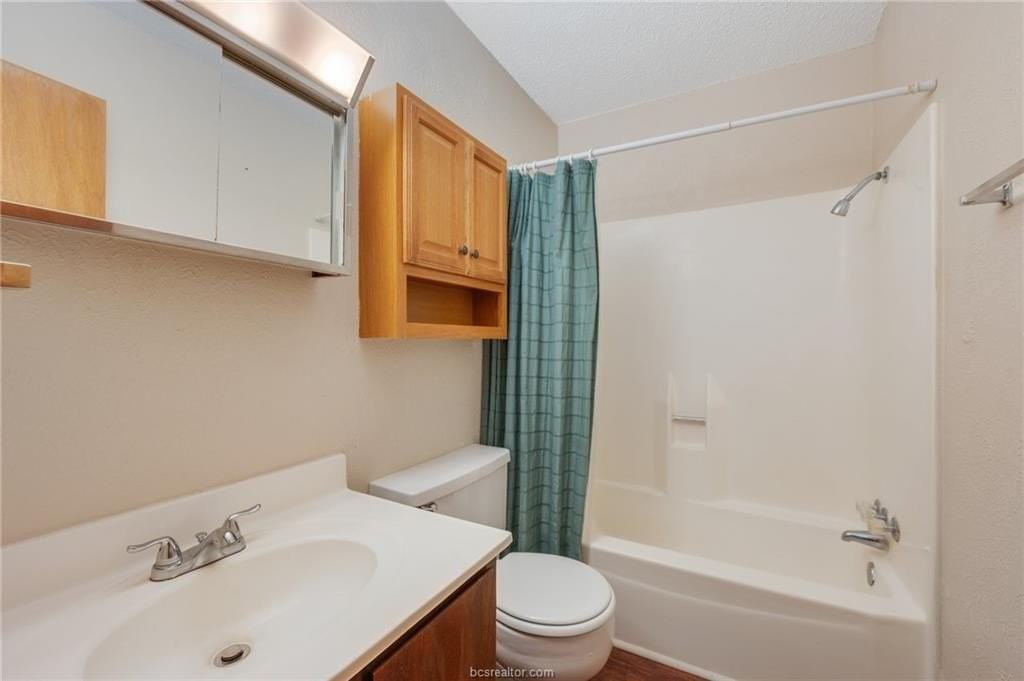 1212 Holik Dr #D - Photo 5 of 12