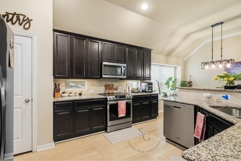 11617 Beach St - Photo 6 of 38