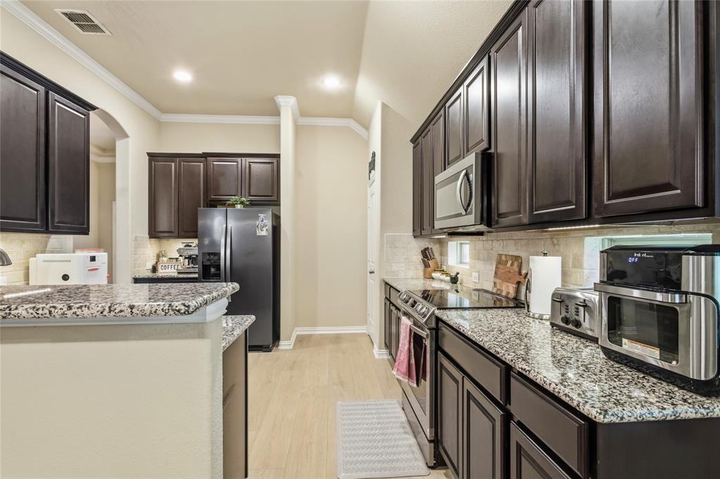 11617 Beach St - Photo 7 of 38