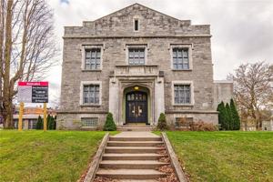 featured image of 421 University Ave