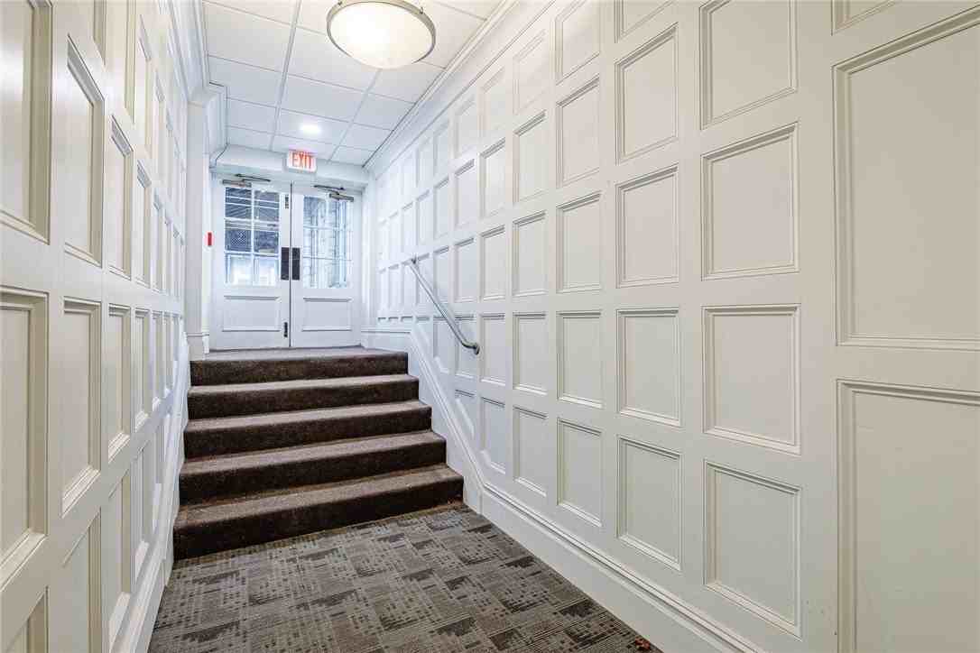 421 University Ave - Photo 3 of 18