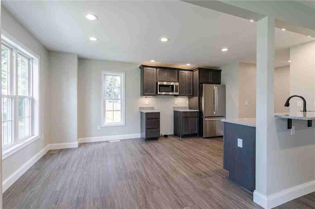 16 Cottage St - Photo 7 of 20