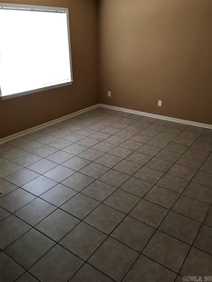 6111 Queensboro Dr - Photo 5 of 8