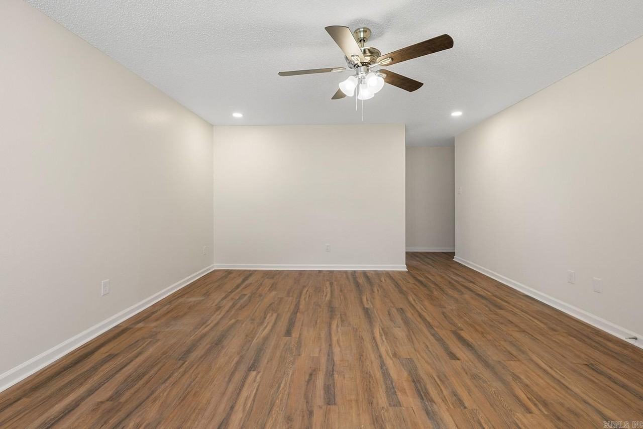304 Se 2nd St - Photo 5 of 27