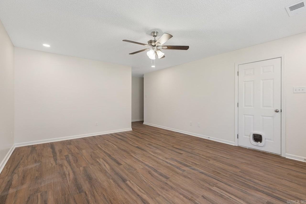 304 Se 2nd St - Photo 6 of 27