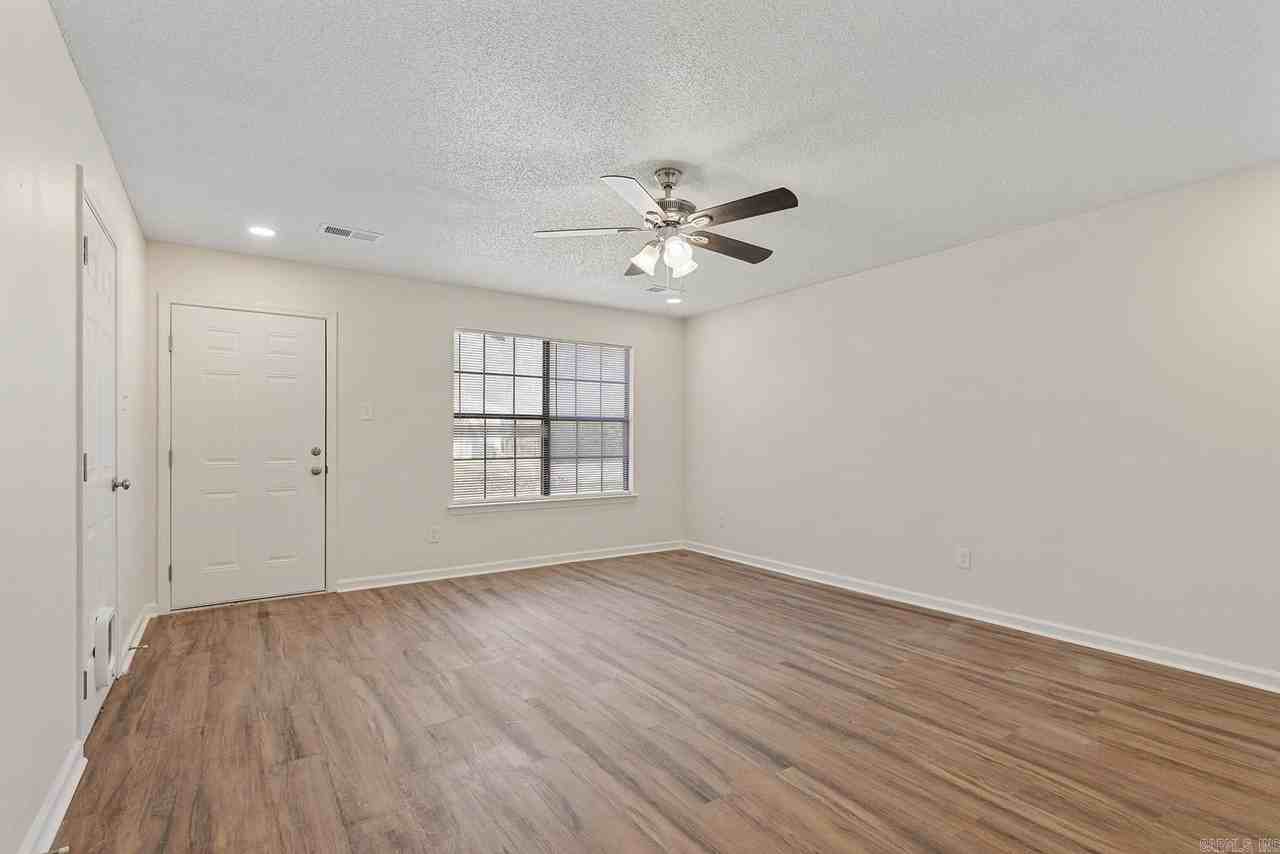 304 Se 2nd St - Photo 7 of 27
