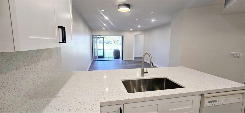 5539 Courtyard Dr - Photo 4 of 24