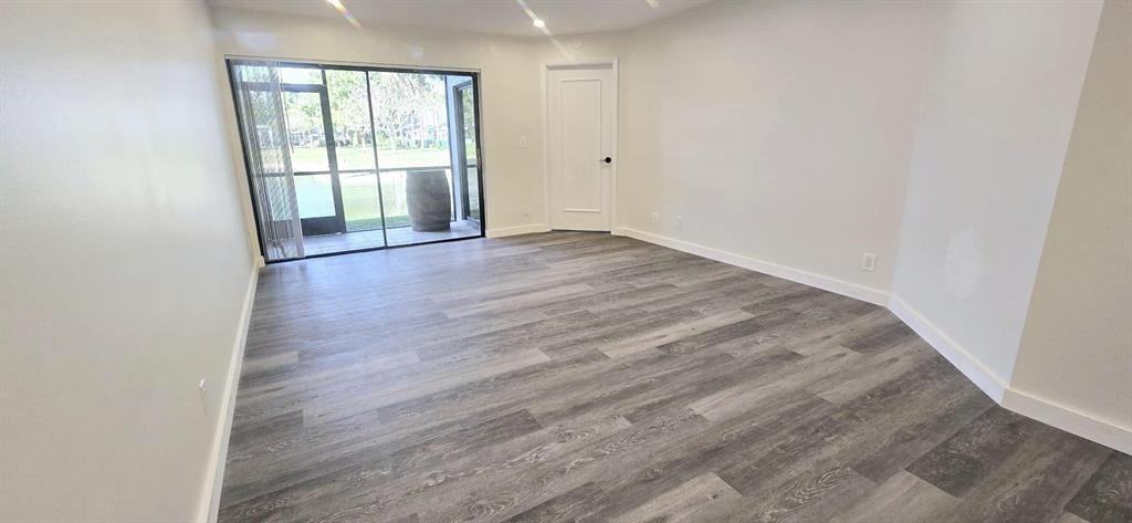 5539 Courtyard Dr - Photo 5 of 24
