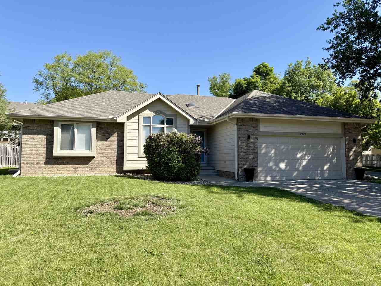 2902 Blackhawk Dr - Photo 2 of 26