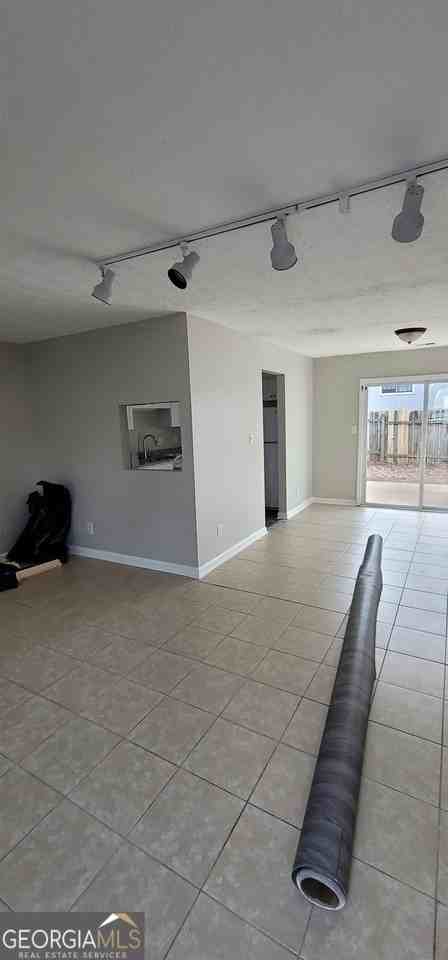 2085 Lenoa Ln - Photo 7 of 15