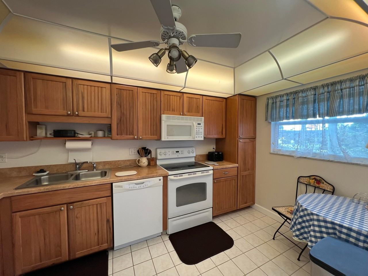1172 Commodore Ct ##203 - Photo 4 of 23