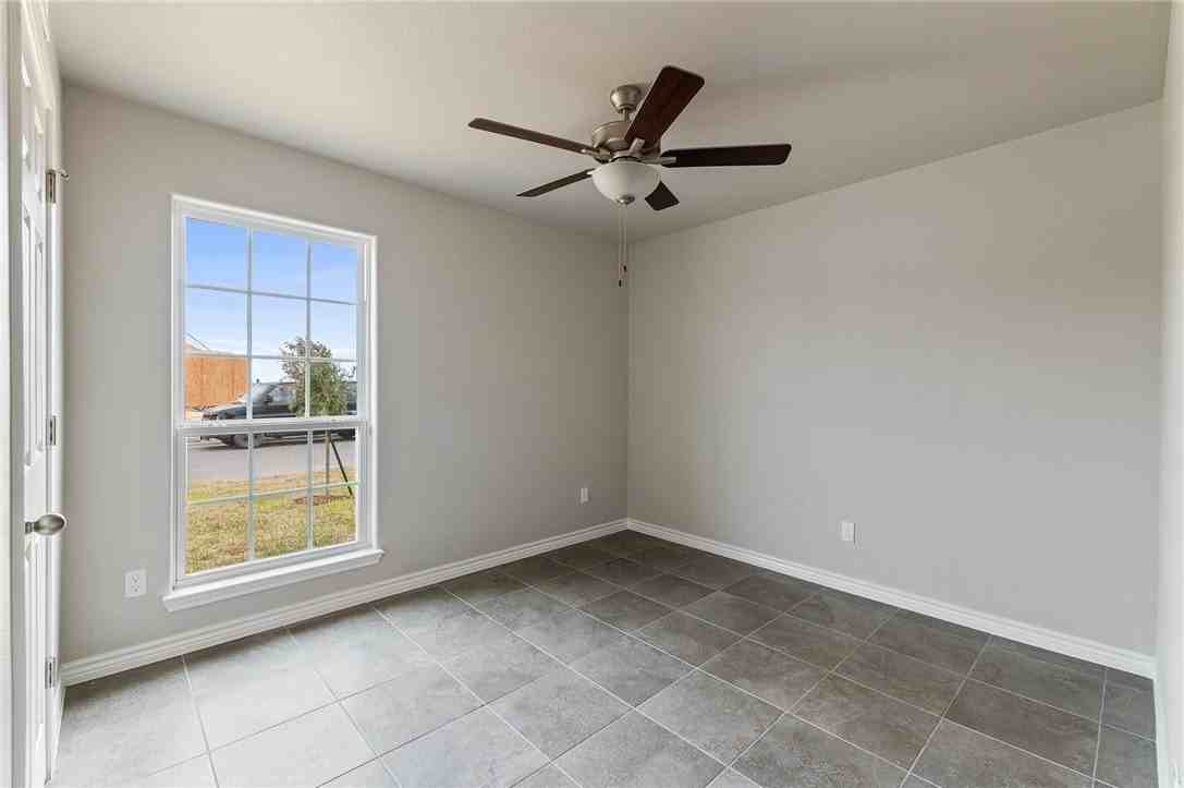 1269 Thames Chase Dr - Photo 3 of 18