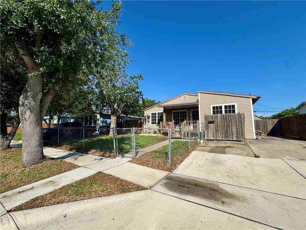 746 Lansdown Dr - Photo 3 of 35