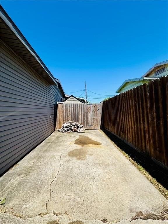 746 Lansdown Dr - Photo 4 of 35
