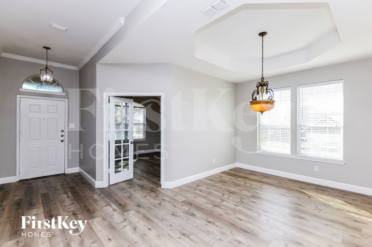 860 Roaring Springs Rd - Photo 4 of 16