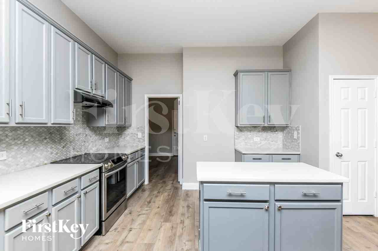 860 Roaring Springs Rd - Photo 7 of 16