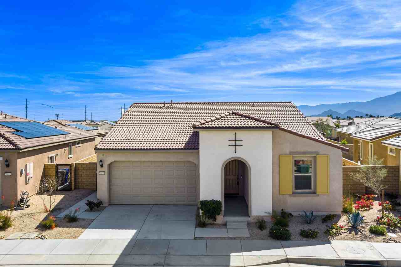 78879 Fortuna Pl - Photo 2 of 40