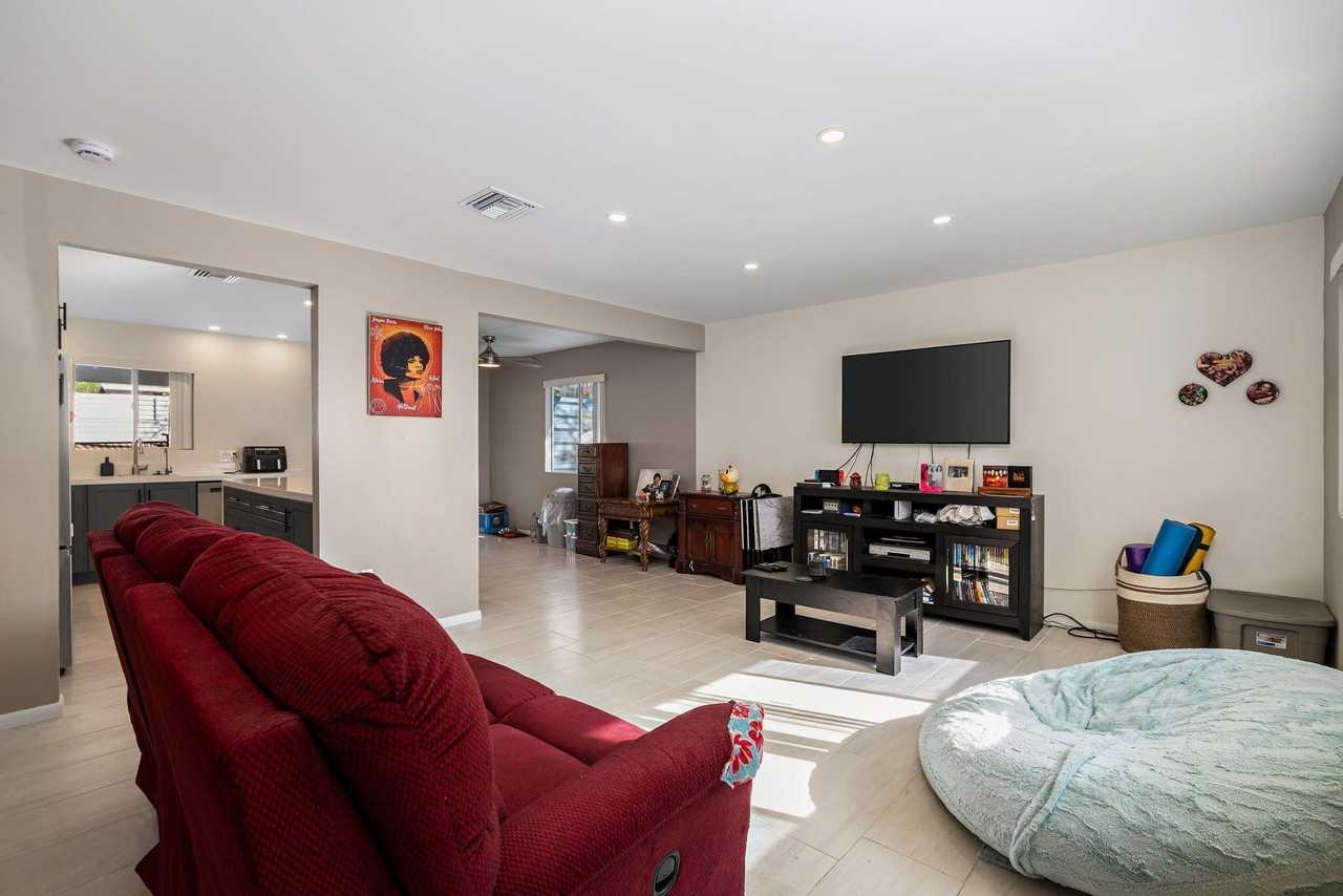 66970 Desert View Ave - Photo 3 of 12
