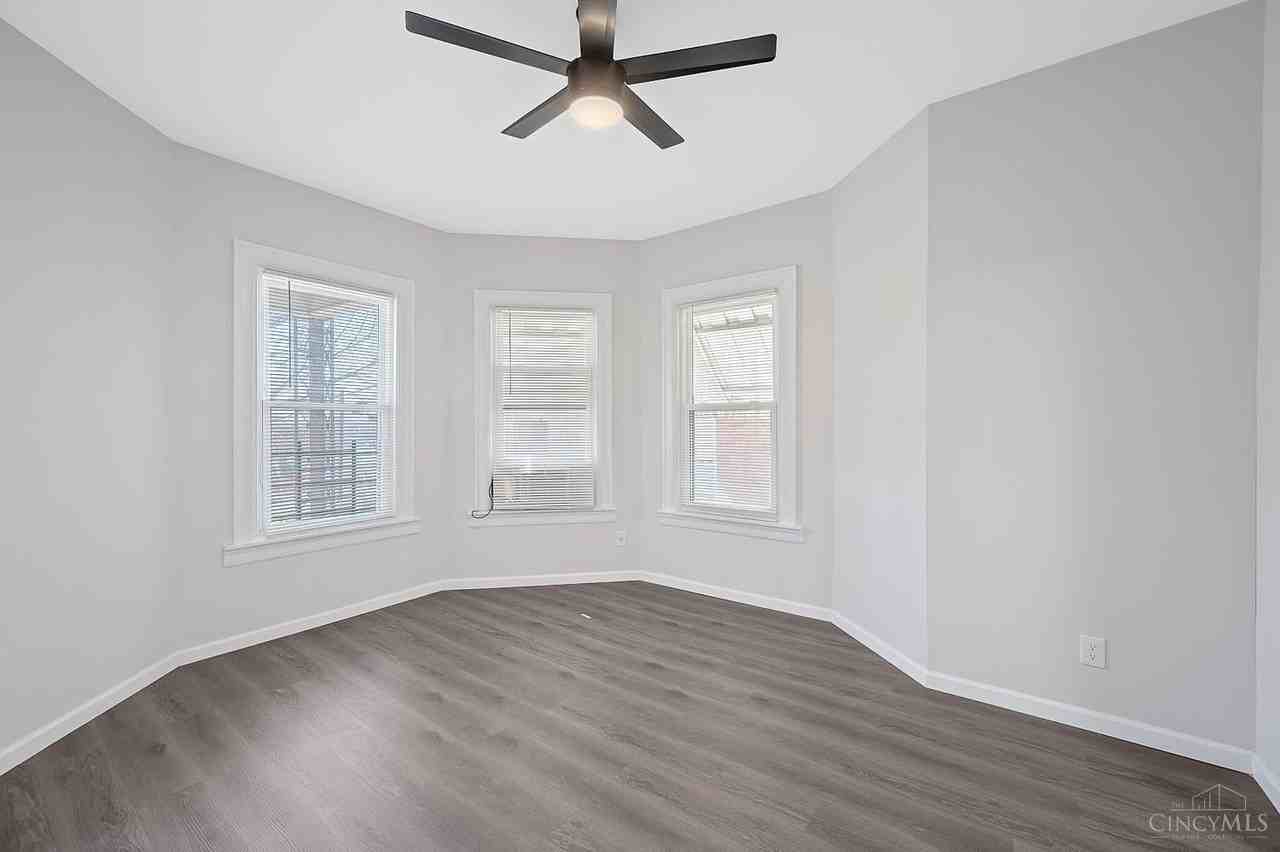 2222 Lawn Ave #3 - Photo 3 of 10