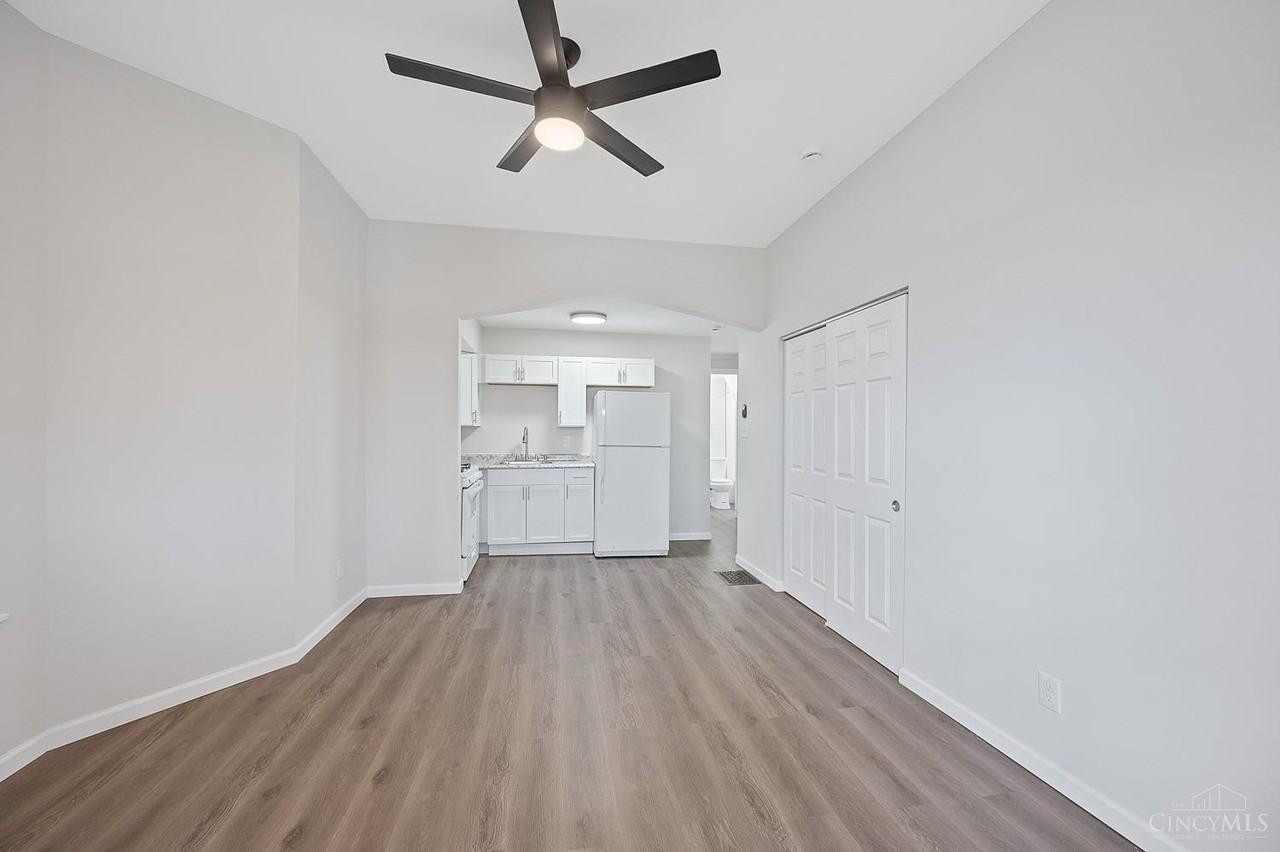 2222 Lawn Ave #3 - Photo 4 of 10