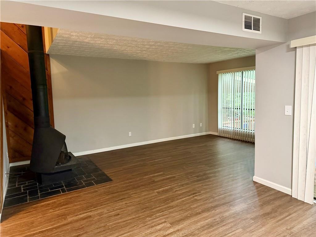 1059 Mariners Dr - Photo 7 of 25