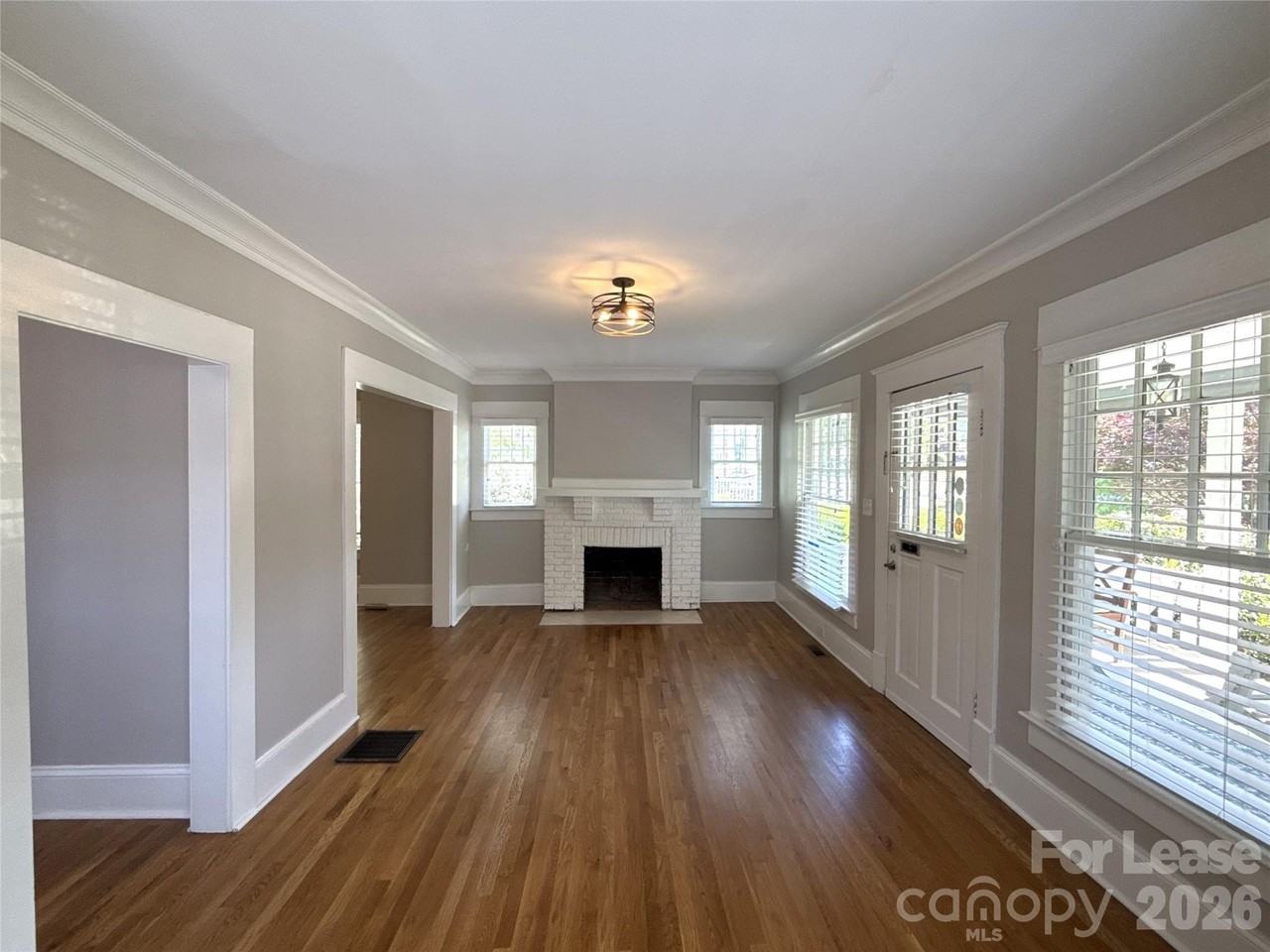 421 Hawthorne Ln - Photo 2 of 19