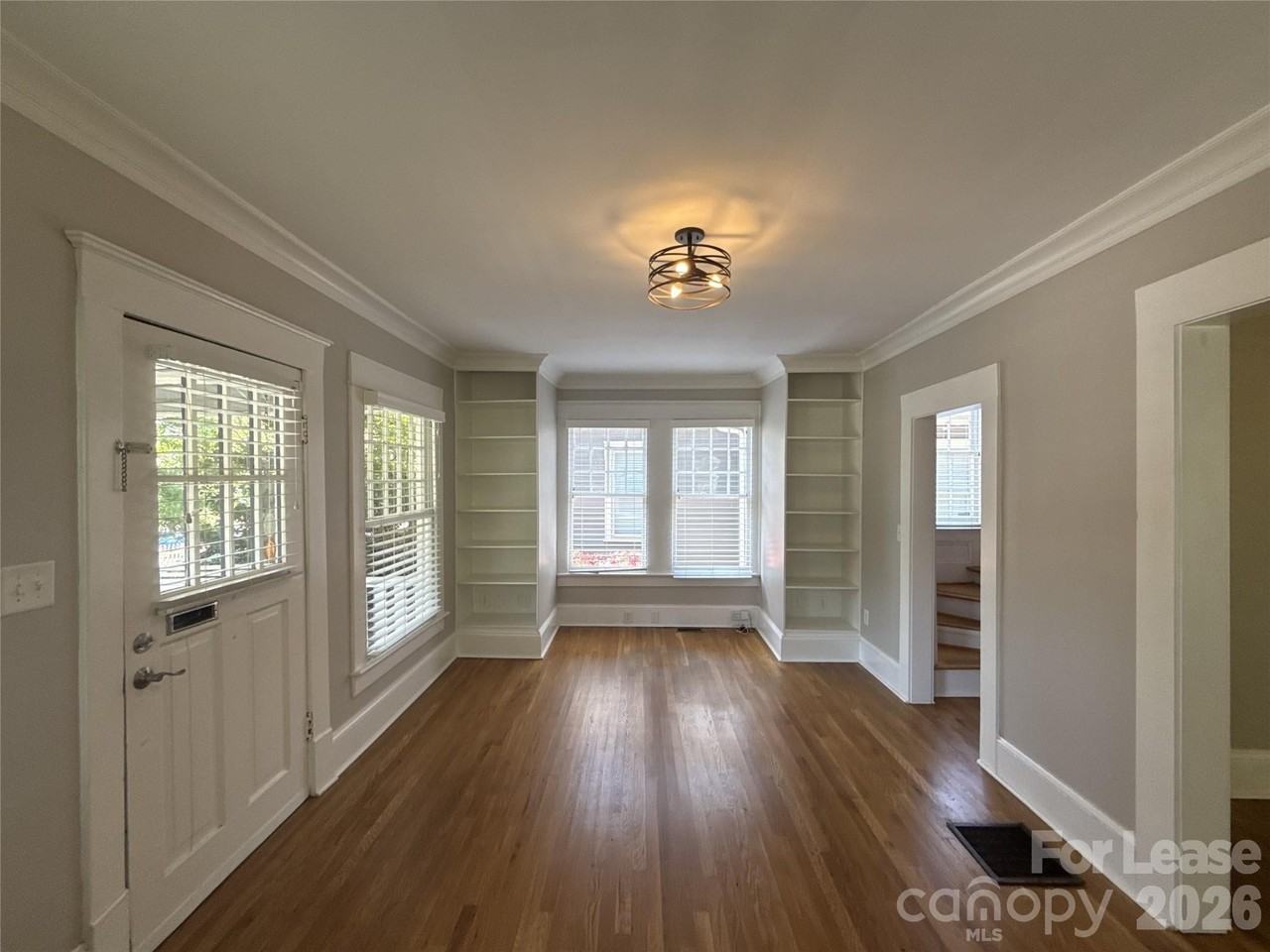 421 Hawthorne Ln - Photo 3 of 19