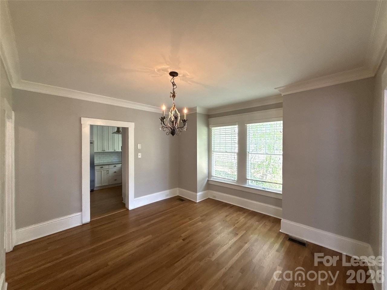 421 Hawthorne Ln - Photo 4 of 19
