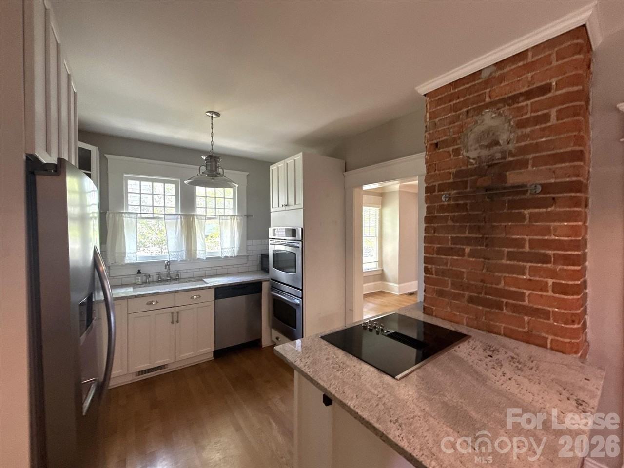 421 Hawthorne Ln - Photo 5 of 19