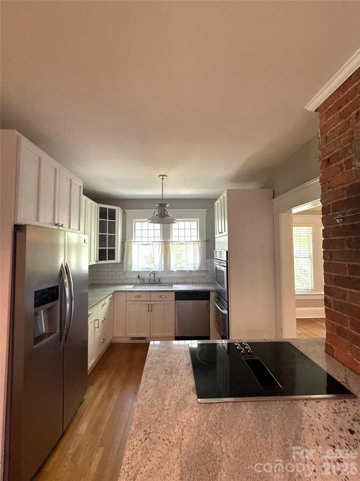 421 Hawthorne Ln - Photo 6 of 19