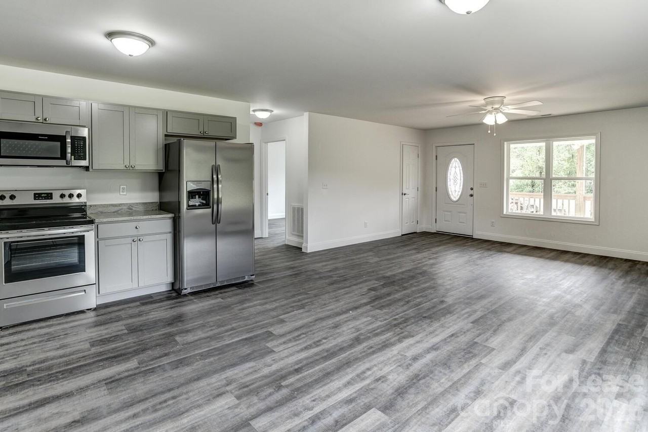 167 Quinn Hill Ln - Photo 3 of 8