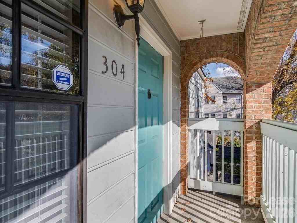 406 W 9th St #301 - Photo 2 of 21