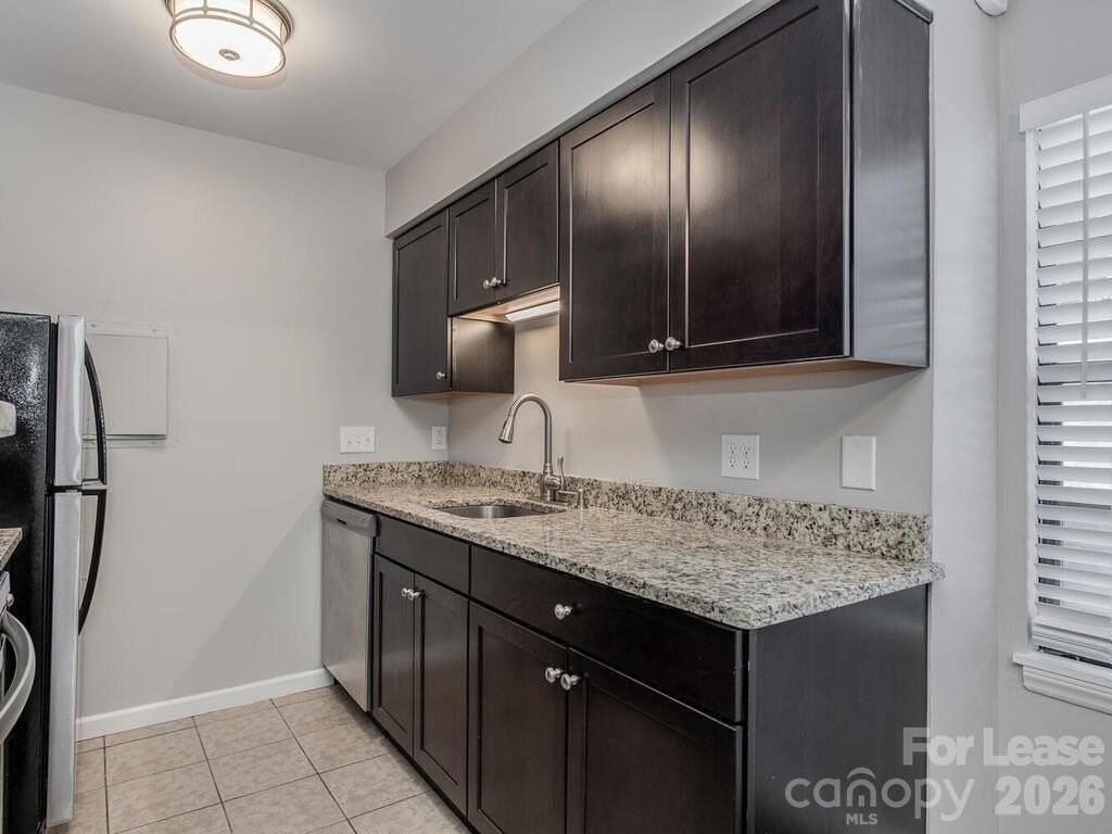 406 W 9th St #301 - Photo 4 of 21