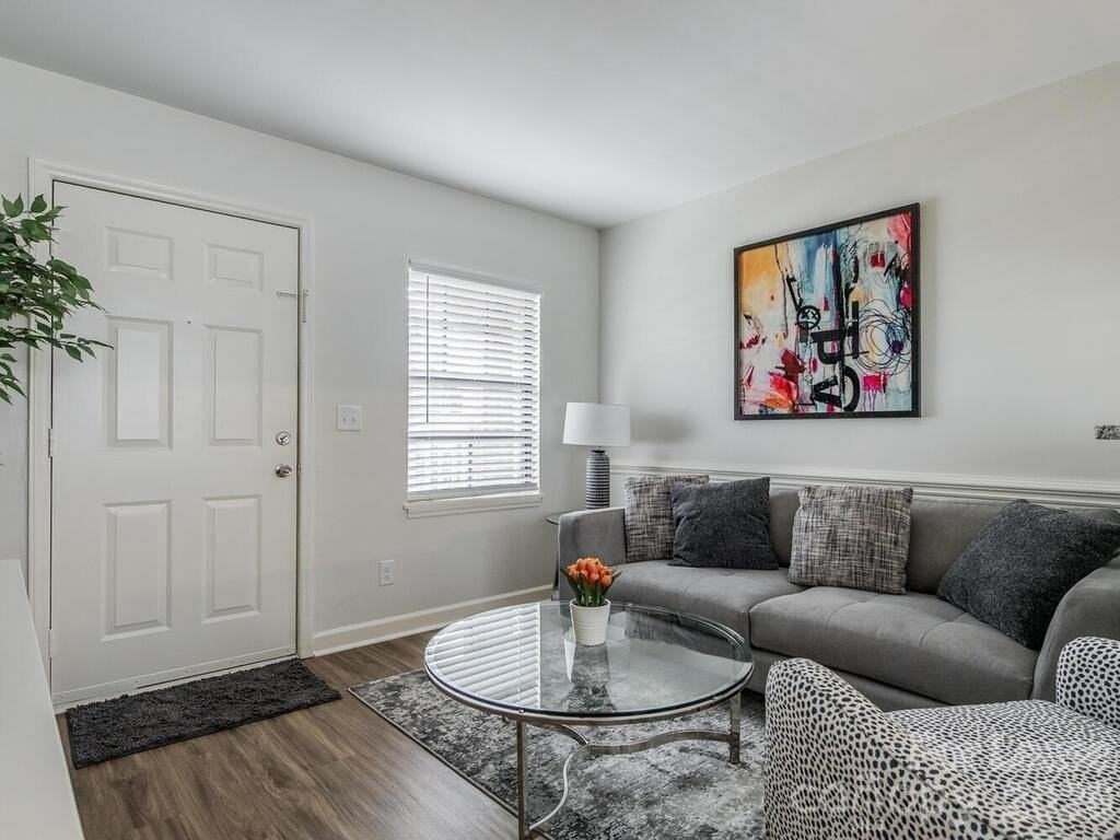 406 W 9th St #301 - Photo 5 of 21