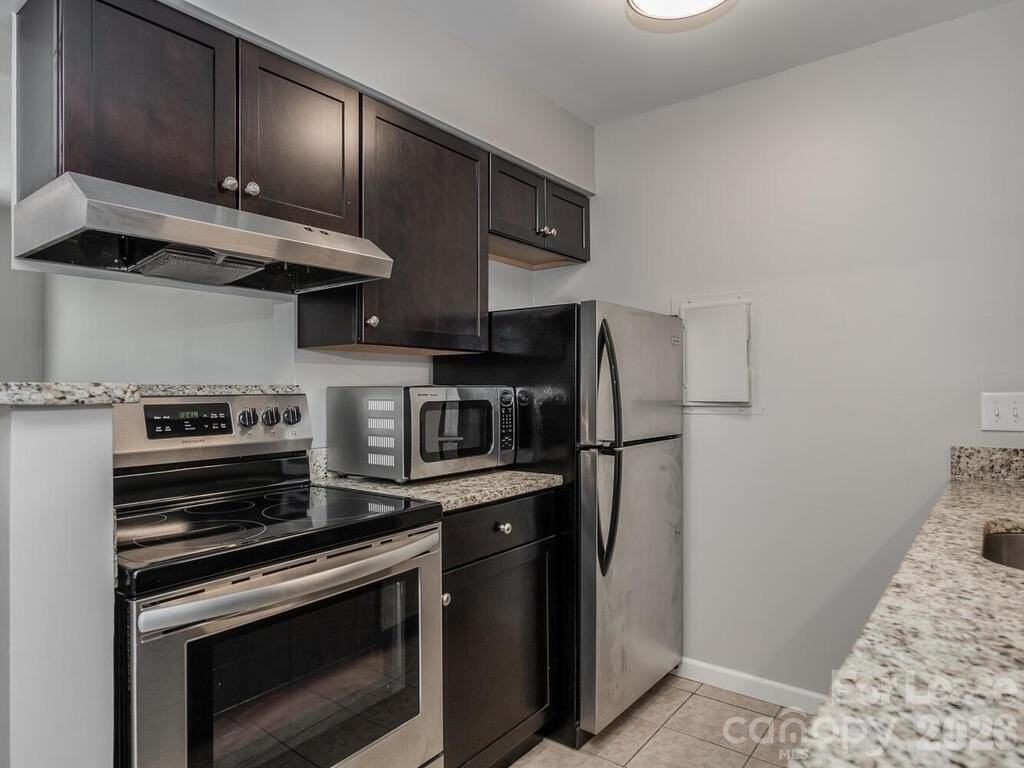 406 W 9th St #301 - Photo 6 of 21