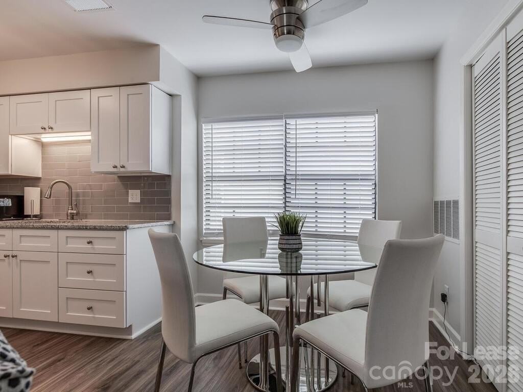 406 W 9th St #301 - Photo 7 of 21