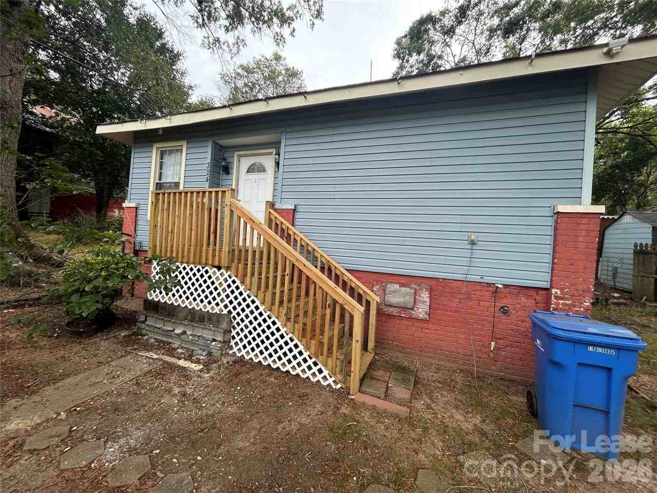 324 Belmont Cir - Photo 2 of 9