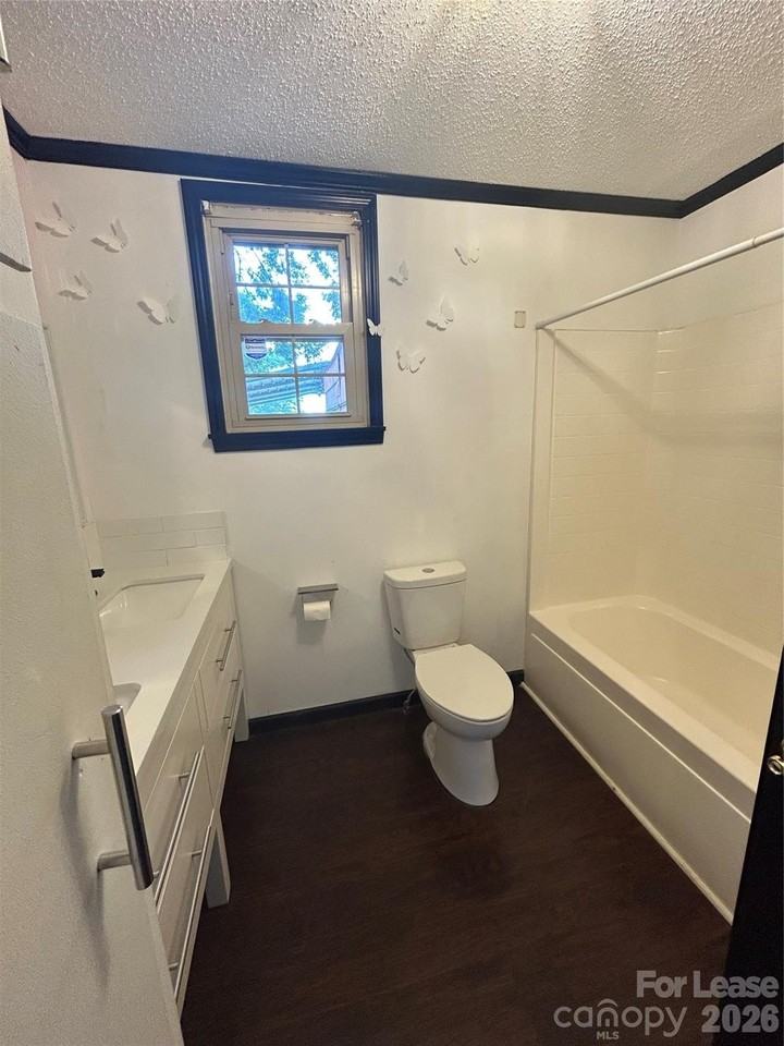 324 Belmont Cir - Photo 6 of 9