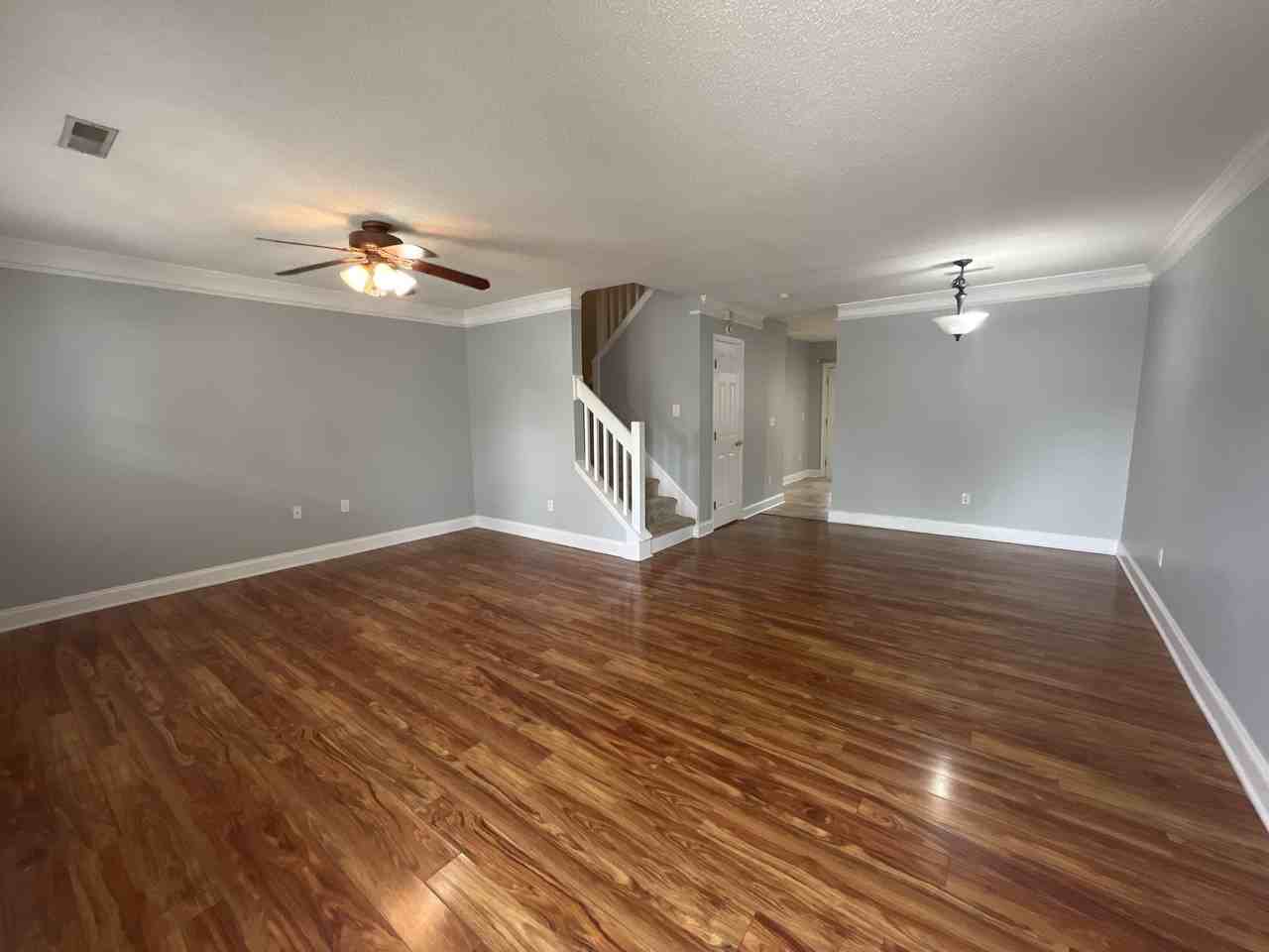 124 Taylor Cir - Photo 2 of 10