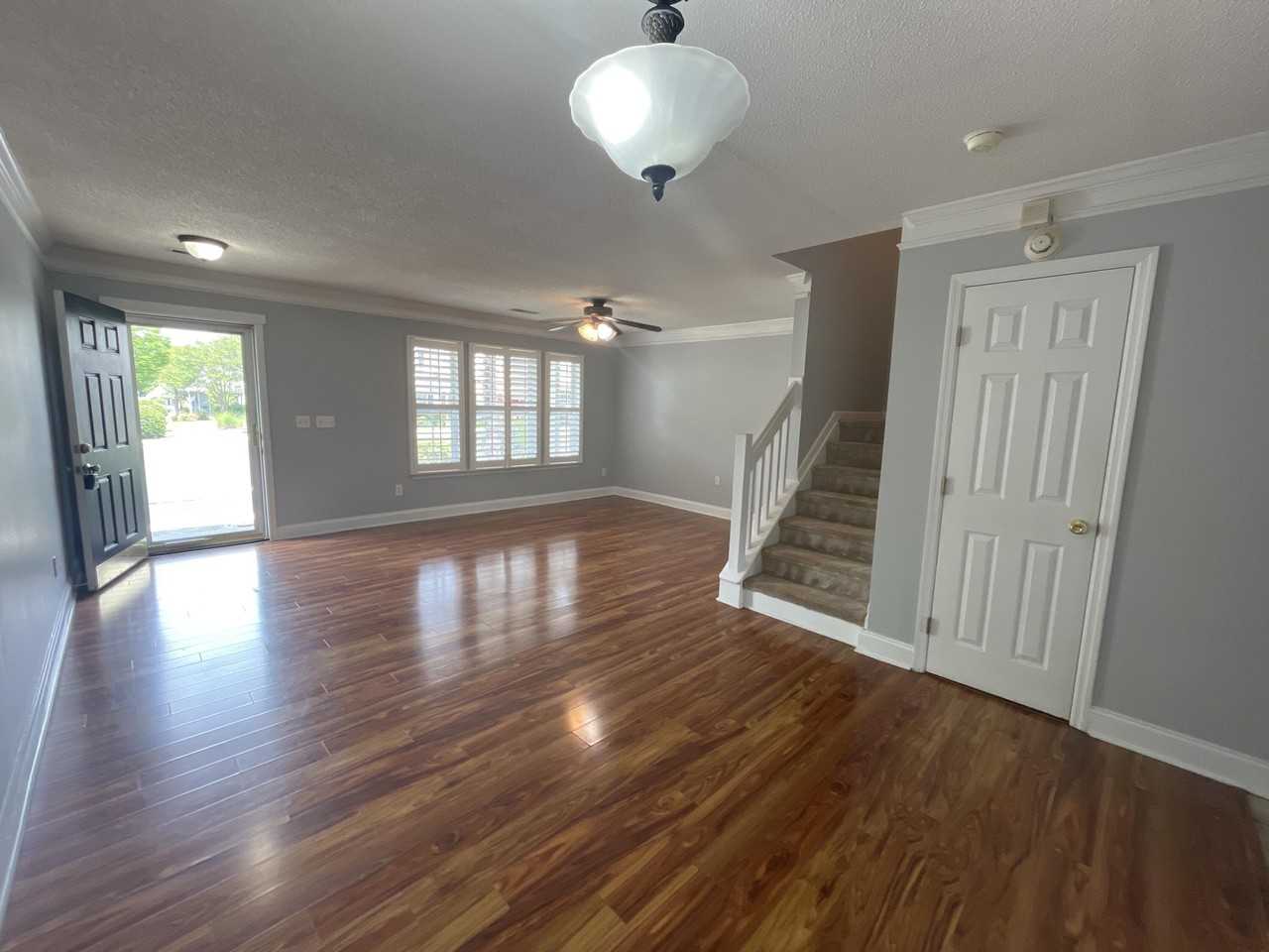 124 Taylor Cir - Photo 4 of 10