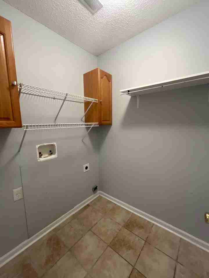 124 Taylor Cir - Photo 5 of 10